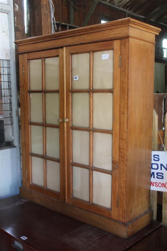 Pine 2-door cabinet